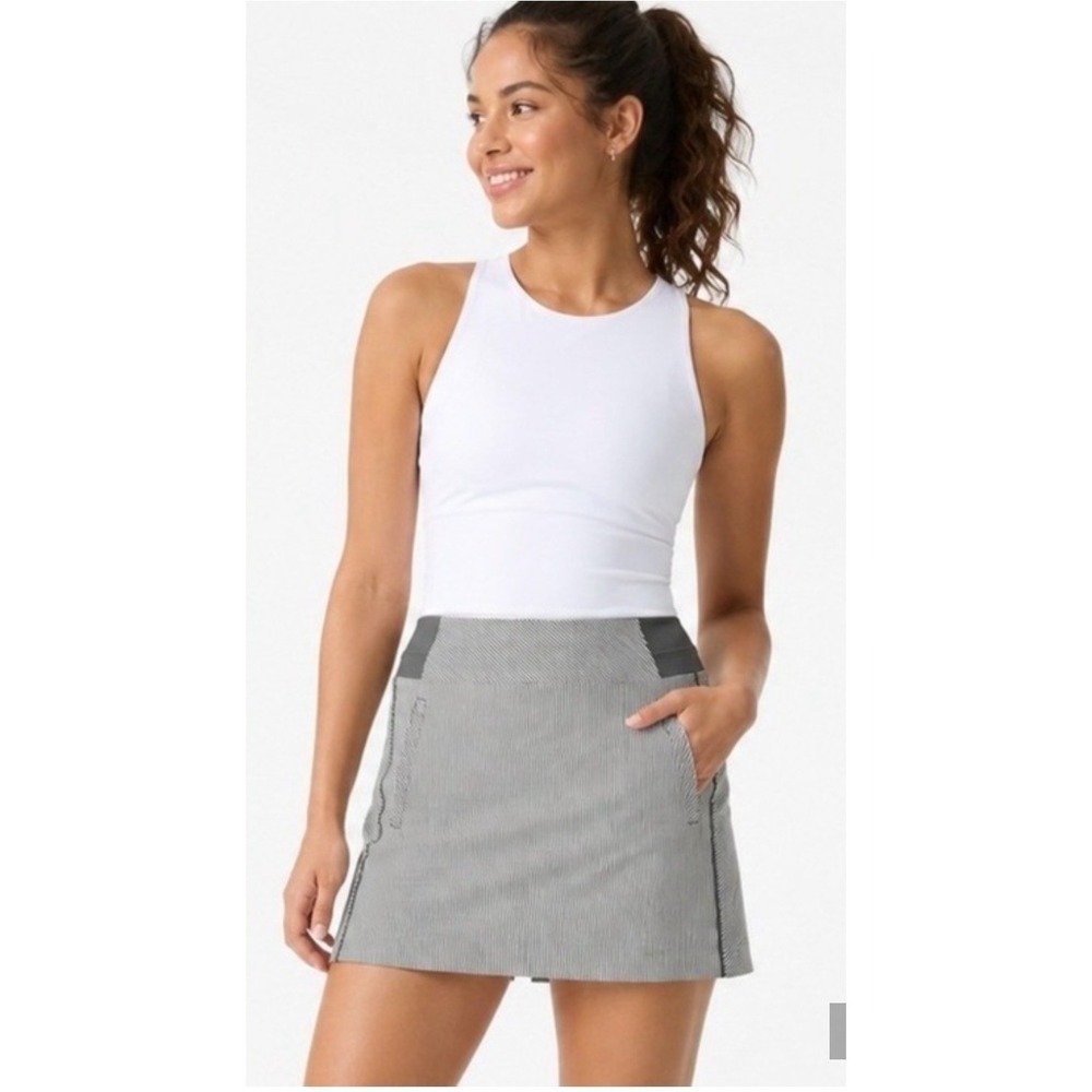 ATHLETA Brooklyn Skort Gray White Stripe Athletic Skirt Shorts Womens 18 Pockets